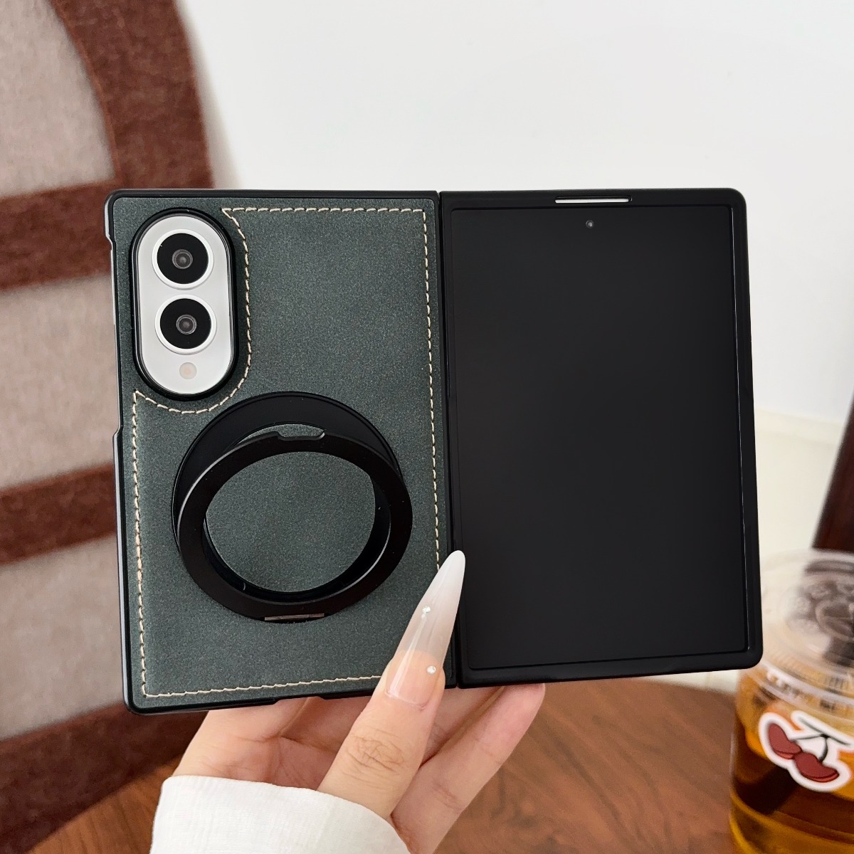 Luxury Sheepskin Leather Phone - Magnetic Charging Stand recension och pris