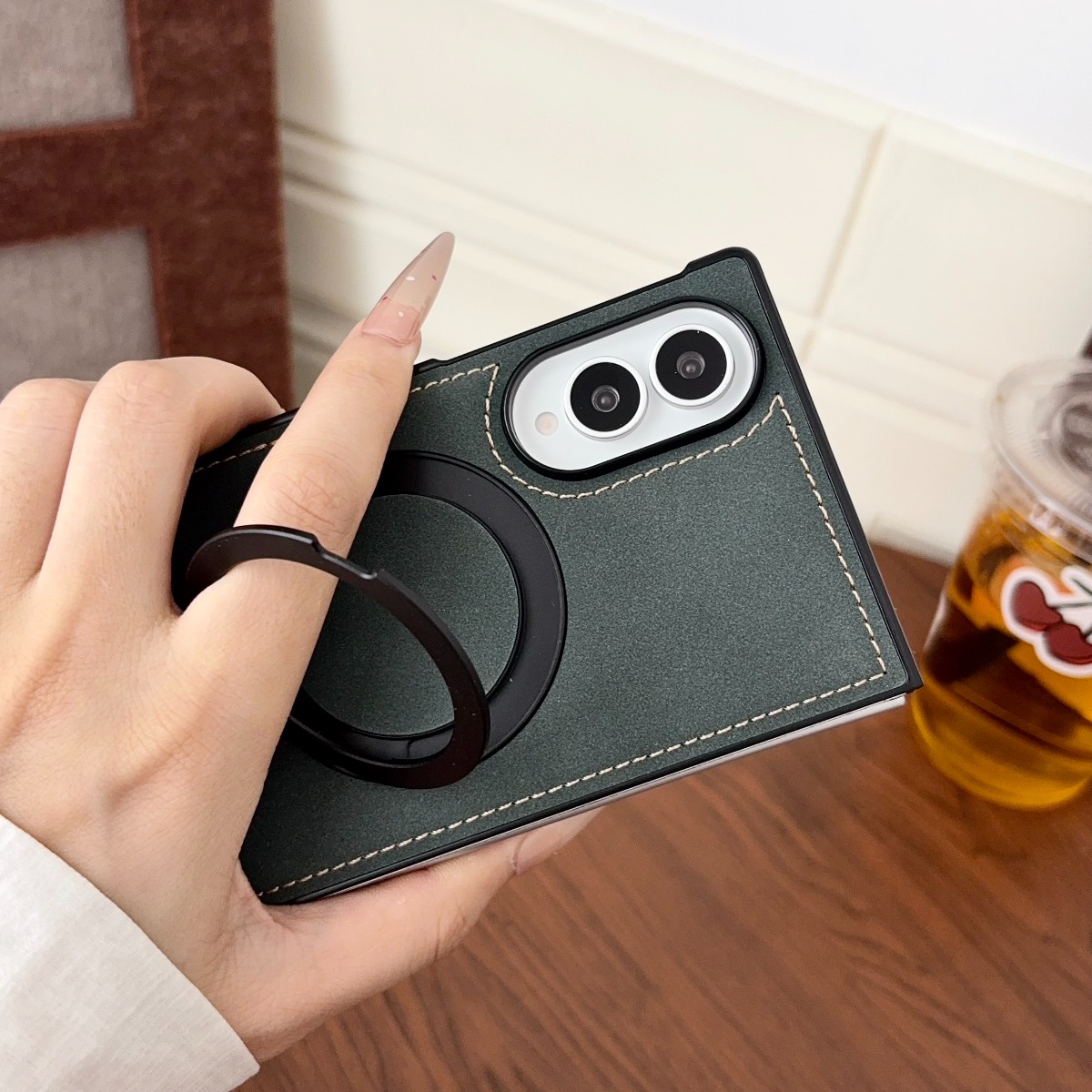 Luxury Sheepskin Leather Phone - Magnetic Charging Stand recension och pris